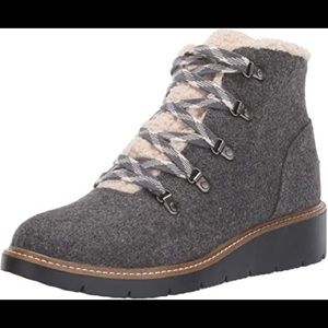 Dr. Scholl's Cozy Short Boot